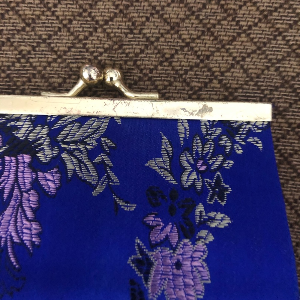 Blue satin floral change purse - Picture 5 of 5